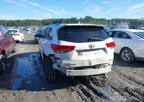 2018 Toyota Highlander Xle z USA, uszkodzony, nr VIN 5TDKZRFH9JS546214
